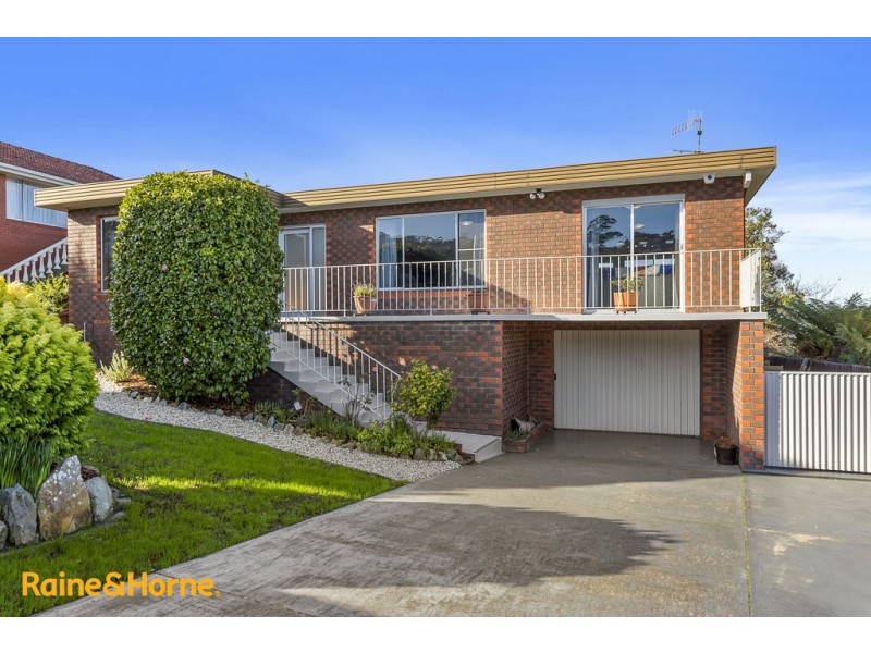 18 Kiama Place, Blackmans Bay TAS 7052
