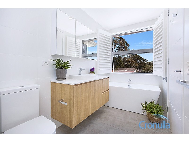 13b Coral Rd, Woolooware NSW 2230