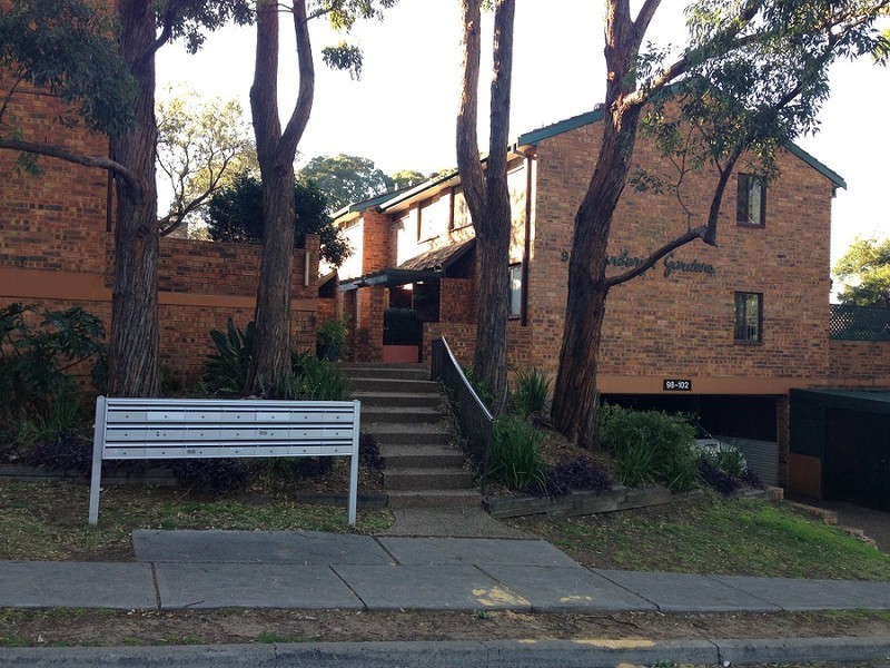 98 Glencoe Street, Sutherland NSW 2232