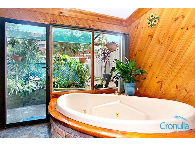 6  Clyde Ave, Cronulla NSW 2230