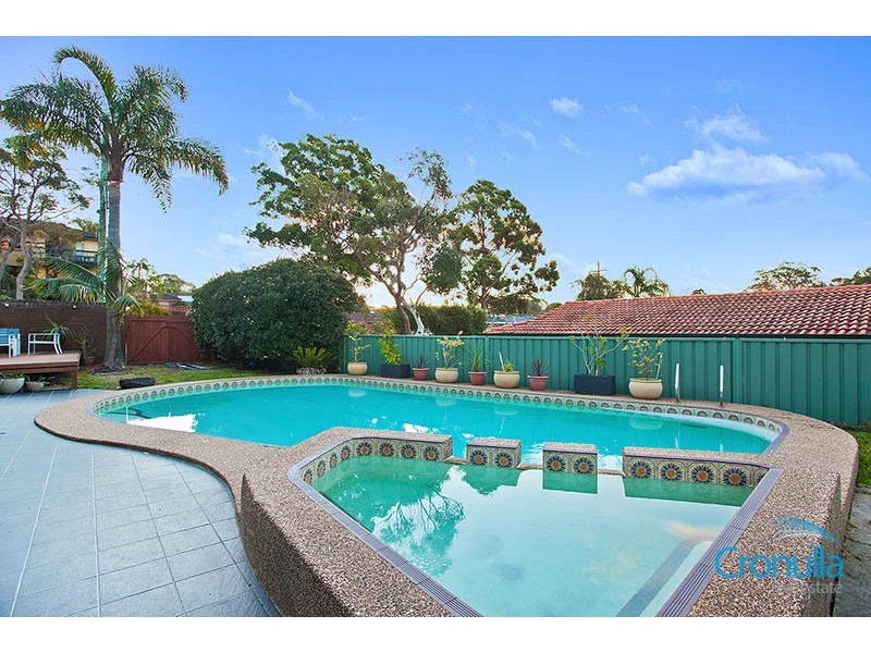 13 Nambour Rd, Engadine NSW 2233