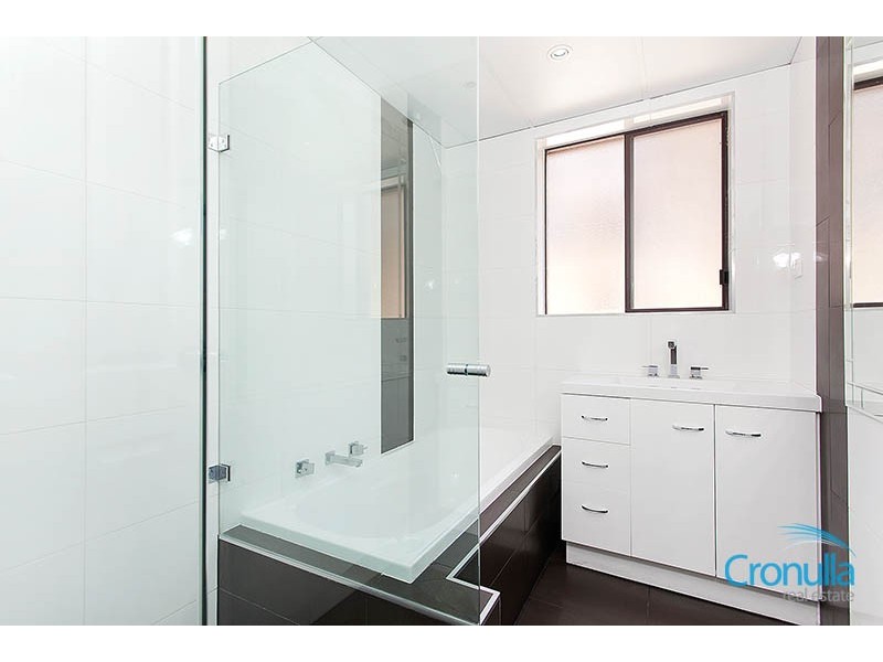 1/6 Caronia Ave, Cronulla NSW 2230