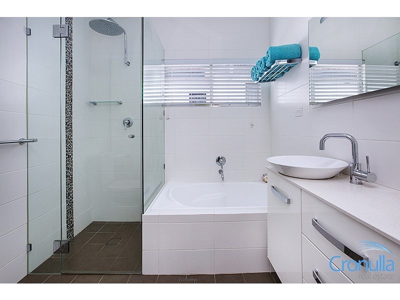 165 Kiora Rd, Miranda NSW 2228