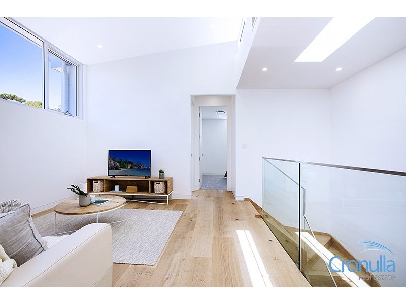 11b Walker Rd, Port Hacking NSW 2229