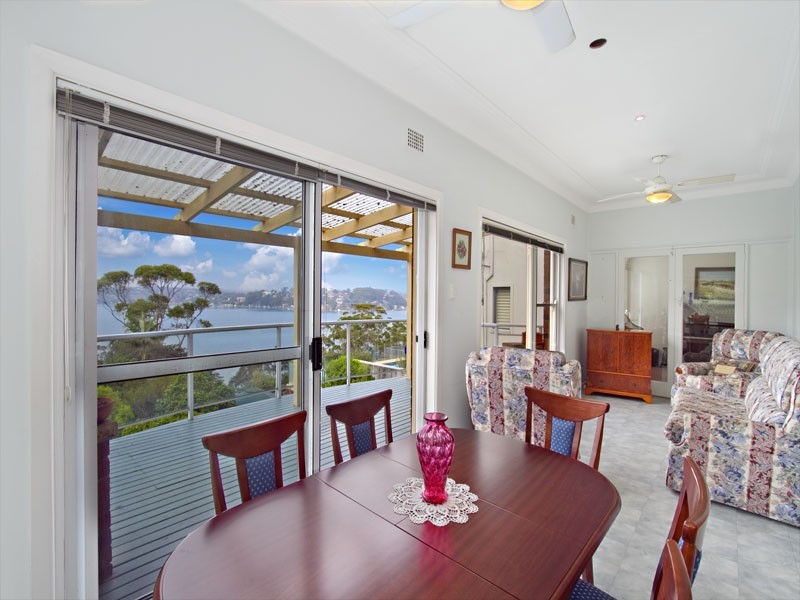 18 Pleasant Way, Blakehurst NSW 2221