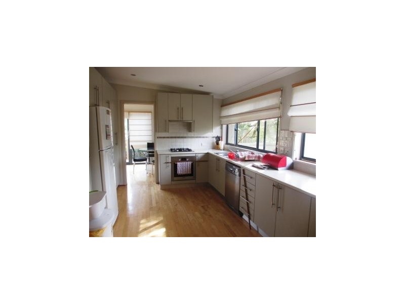 42 Laurina Ave, Yarrawarrah NSW 2233