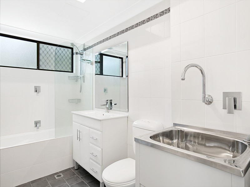 2/125 Oak Road, Kirrawee NSW 2232