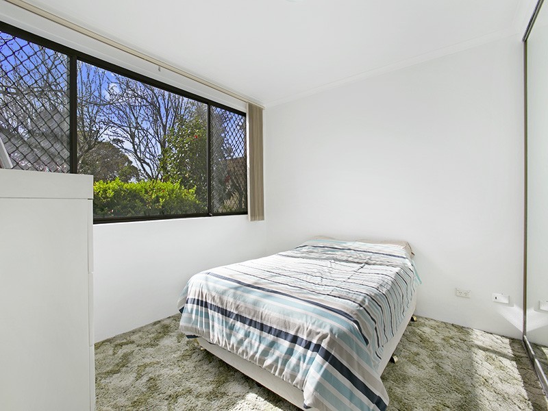 2/125 Oak Road, Kirrawee NSW 2232