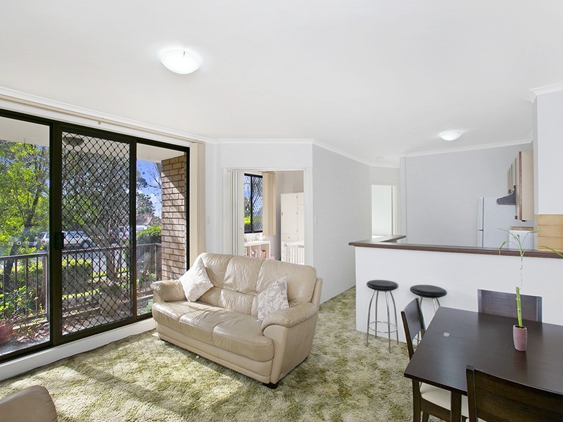 2/125 Oak Road, Kirrawee NSW 2232