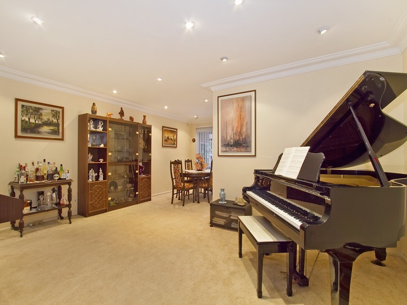 33 Essington Crescent, Sylvania NSW 2224