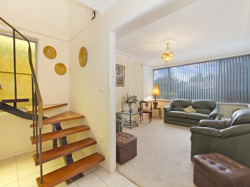 33 Essington Crescent, Sylvania NSW 2224