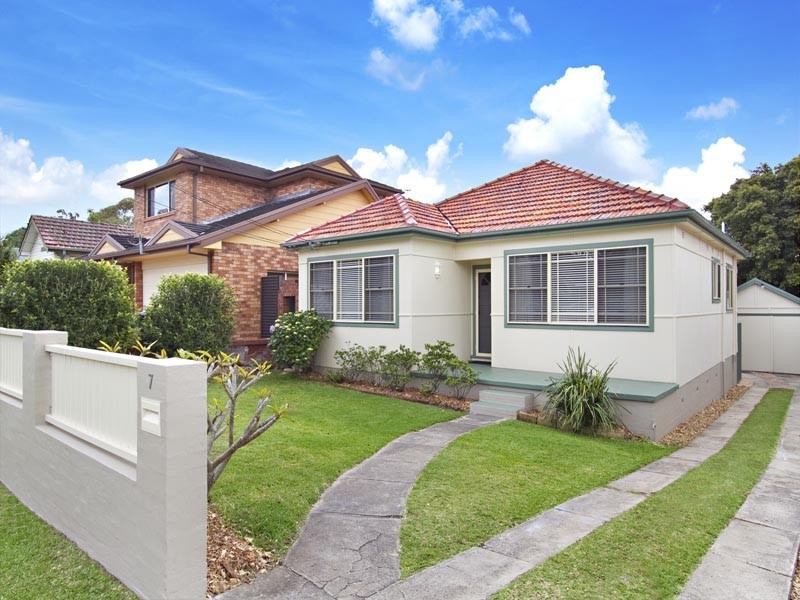 7 Taronga Street, Como NSW 2226