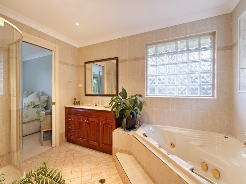 10 Gambier Avenue, Sandy Point NSW 2172