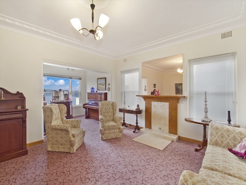 18 Pleasant Way, Blakehurst NSW 2221