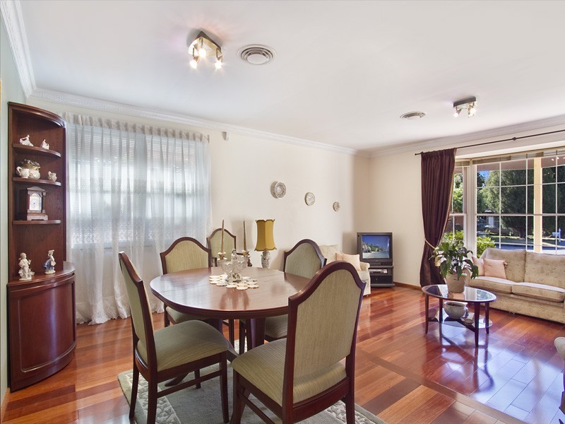 15 Essington Crescent, Sylvania NSW 2224