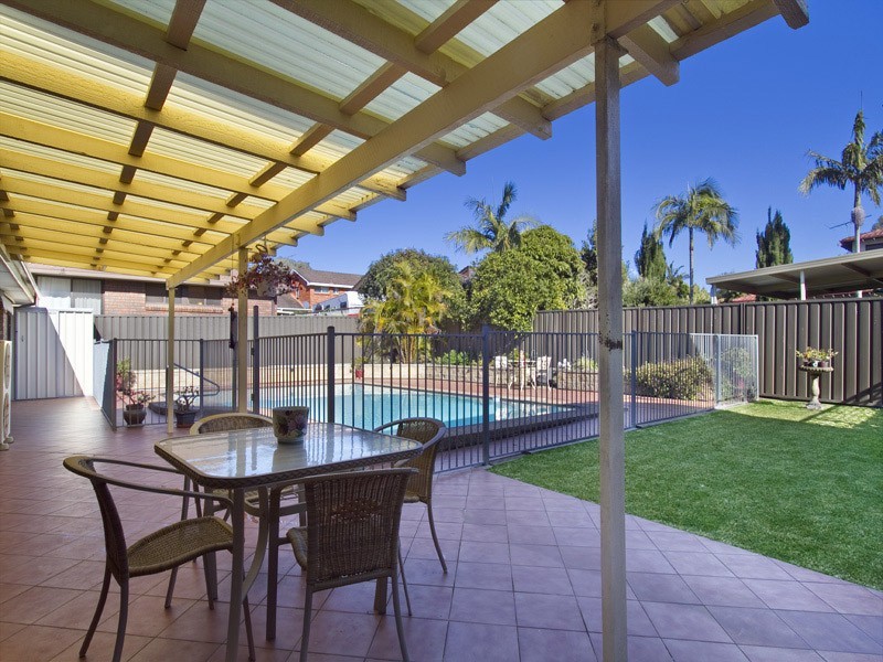 15 Essington Crescent, Sylvania NSW 2224