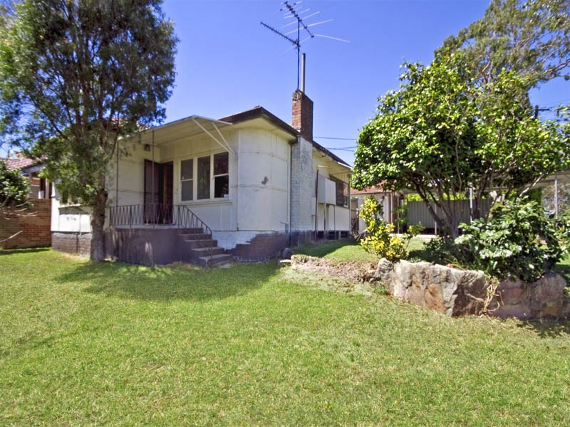 18 Wollun Street, Como NSW 2226