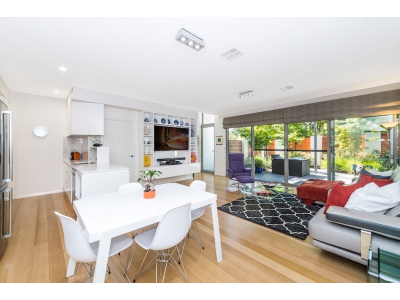 1/155 Strickland Crescent, Deakin ACT 2600