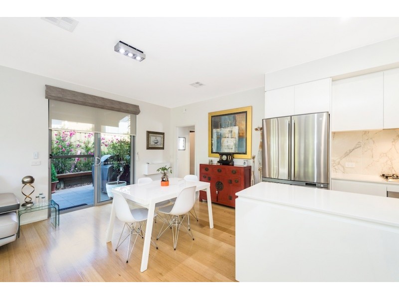 1/155 Strickland Crescent, Deakin ACT 2600