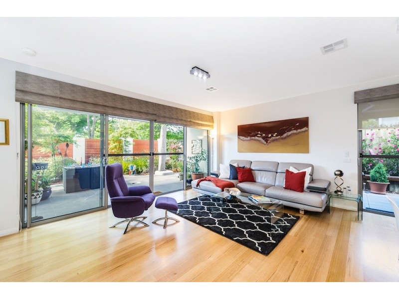 1/155 Strickland Crescent, Deakin ACT 2600