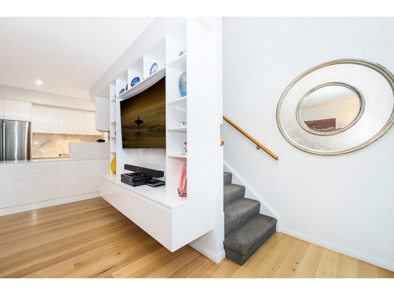 1/155 Strickland Crescent, Deakin ACT 2600