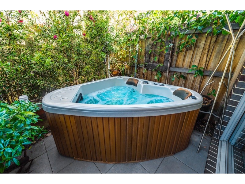 1/155 Strickland Crescent, Deakin ACT 2600