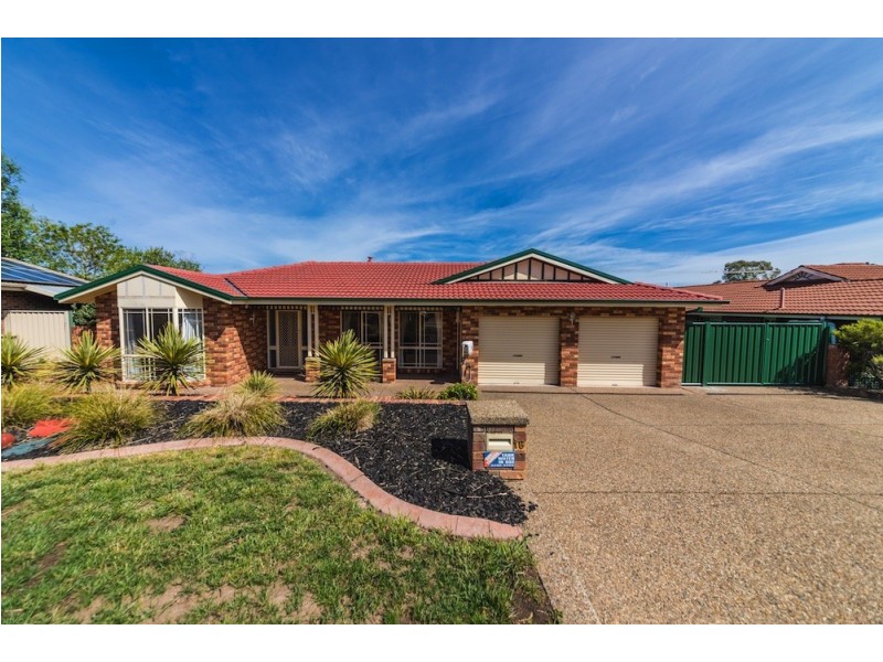 16 Ashcroft Crescent, Monash ACT 2904