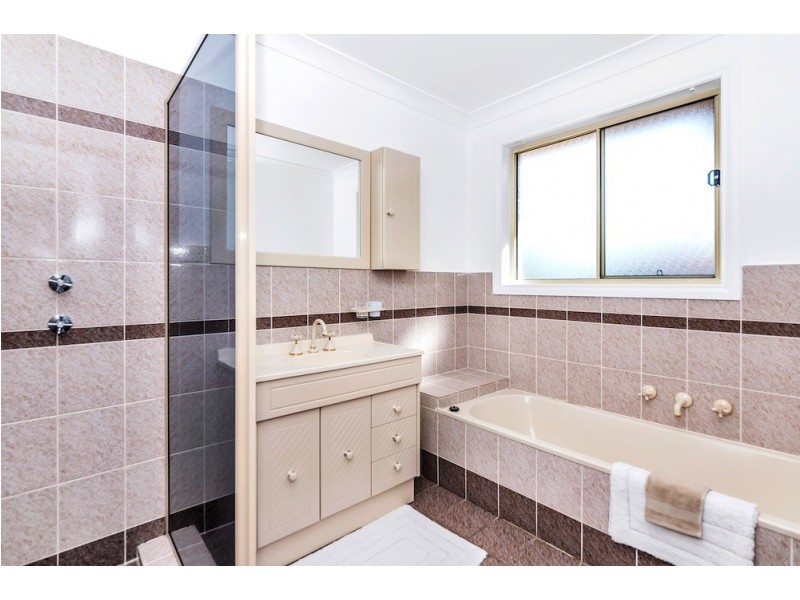 16 Ashcroft Crescent, Monash ACT 2904