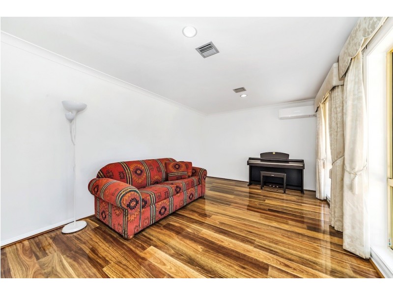 16 Ashcroft Crescent, Monash ACT 2904
