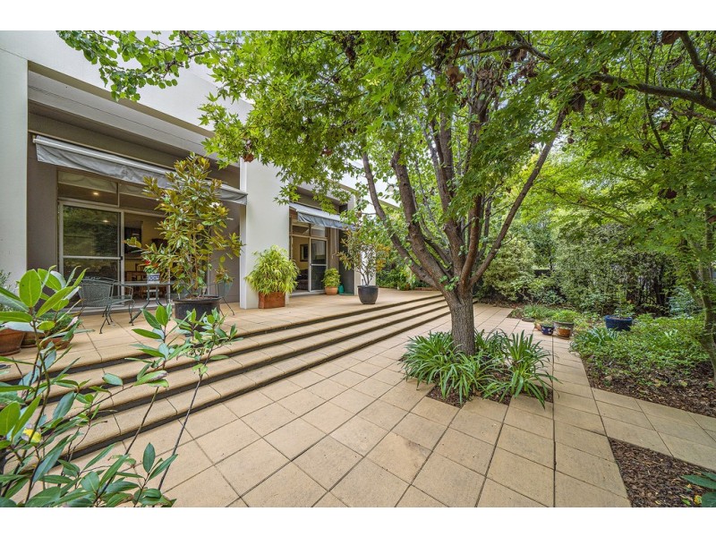 4/5 Kintore Crescent, Yarralumla ACT 2600