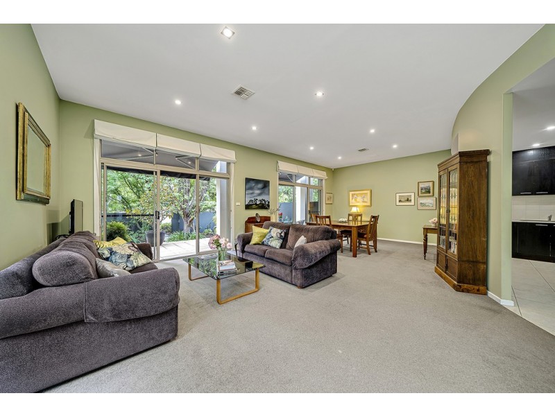 4/5 Kintore Crescent, Yarralumla ACT 2600