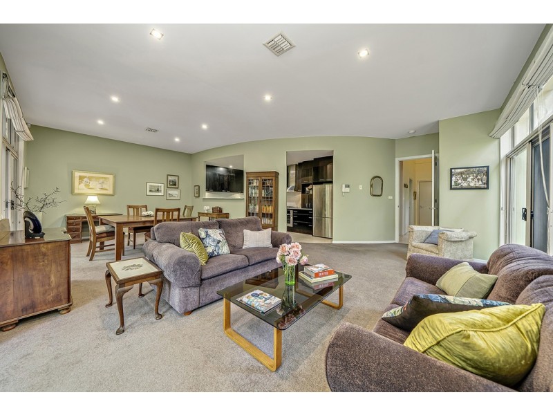 4/5 Kintore Crescent, Yarralumla ACT 2600