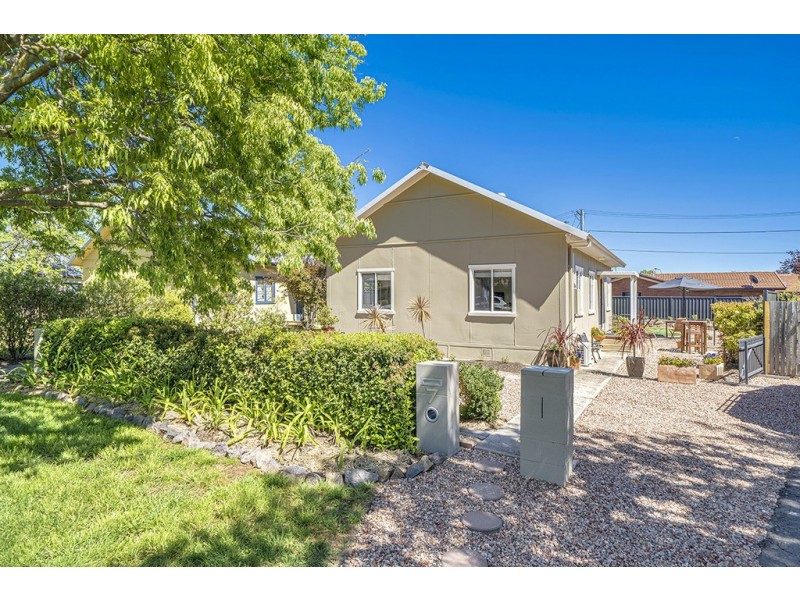 7 Binya Place, Narrabundah ACT 2604