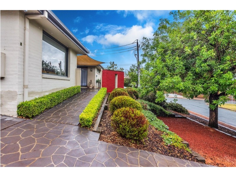 2 Pollock Street, Chifley ACT 2606