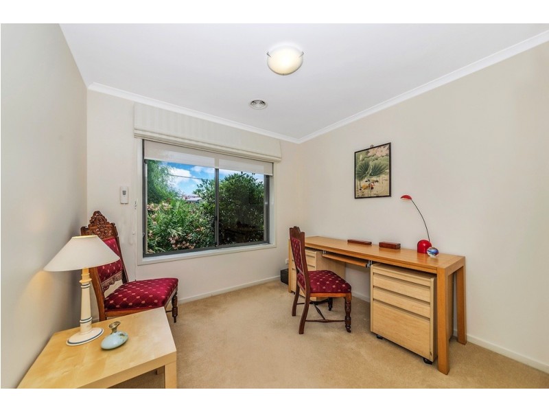 2 Pollock Street, Chifley ACT 2606