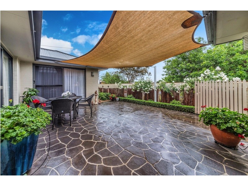 2 Pollock Street, Chifley ACT 2606