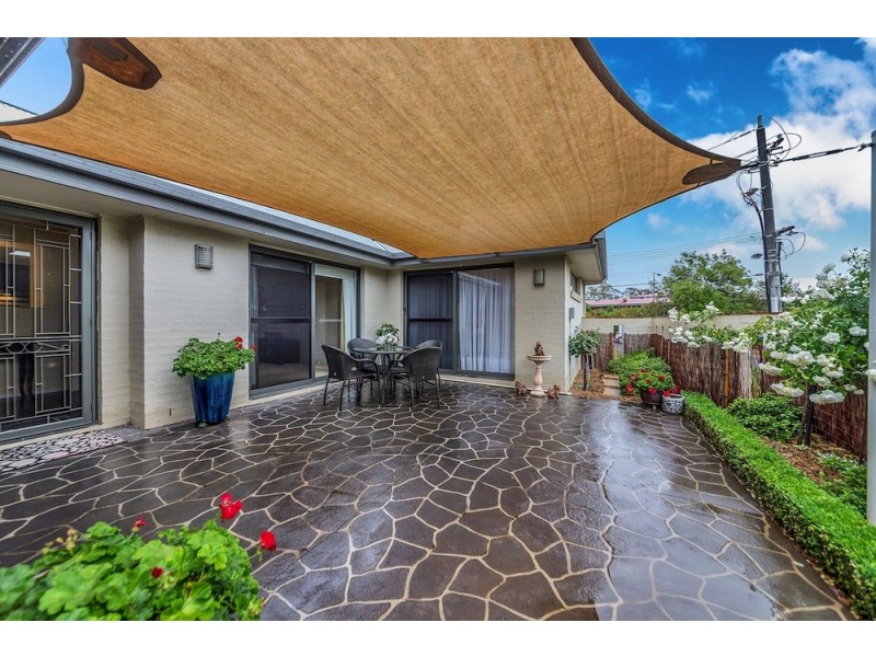 2 Pollock Street, Chifley ACT 2606