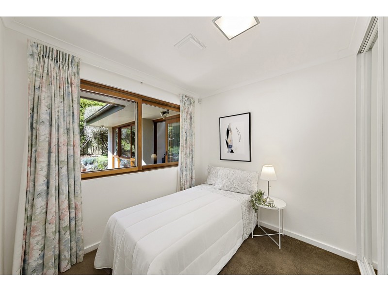 13 Beauchamp Street, Deakin ACT 2600