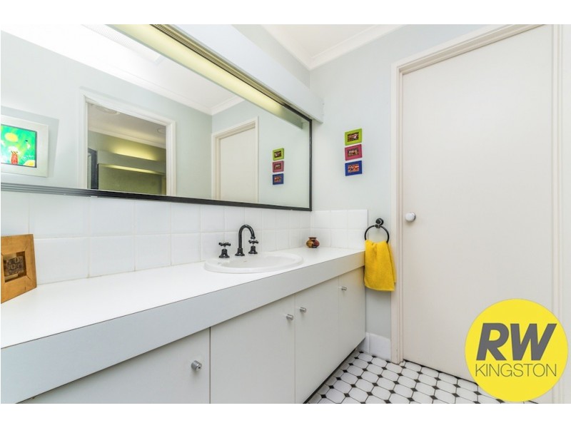 28 Stopford Crescent, Fadden ACT 2904