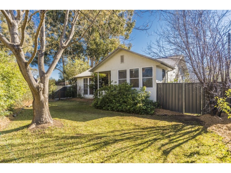 17 Tallara Parkway, Narrabundah ACT 2604