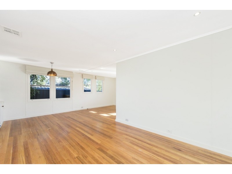 17 Tallara Parkway, Narrabundah ACT 2604