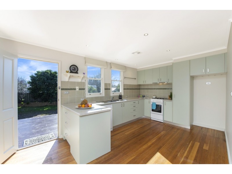 17 Tallara Parkway, Narrabundah ACT 2604