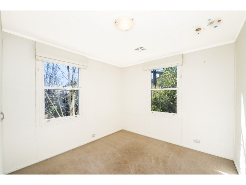 17 Tallara Parkway, Narrabundah ACT 2604