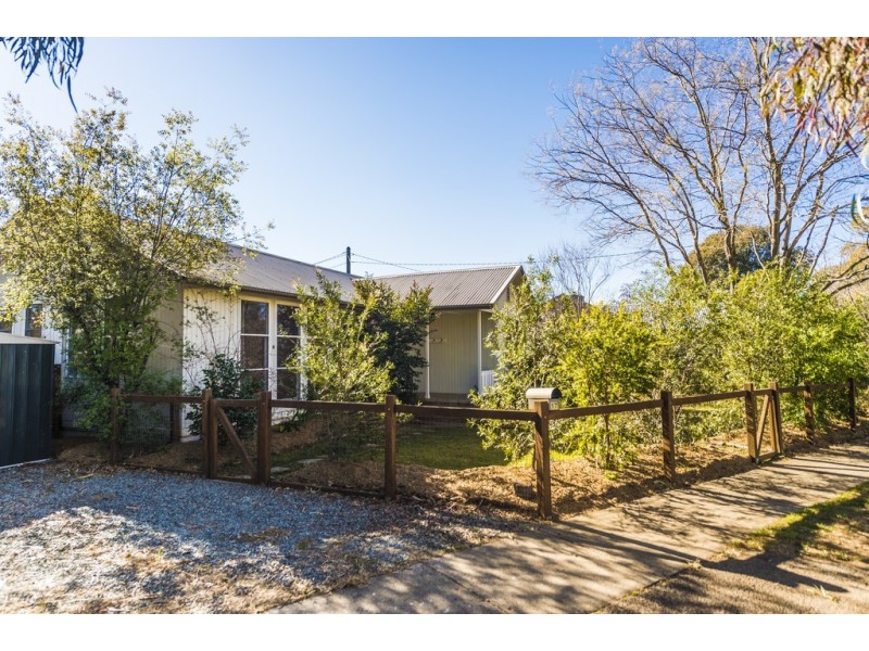 17 Tallara Parkway, Narrabundah ACT 2604