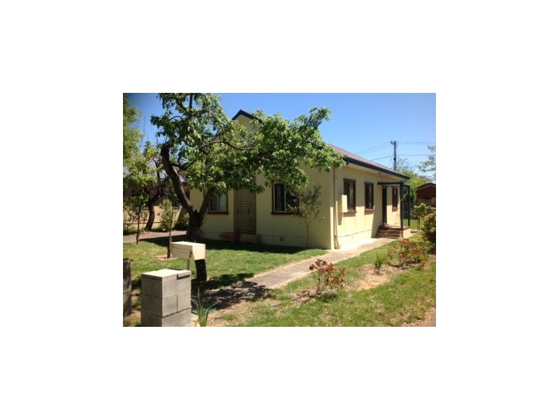 7 Binya Place, Narrabundah ACT 2604