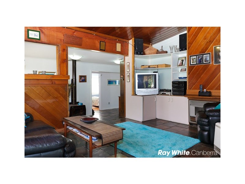 8 Deeban Place, Narrabundah ACT 2604