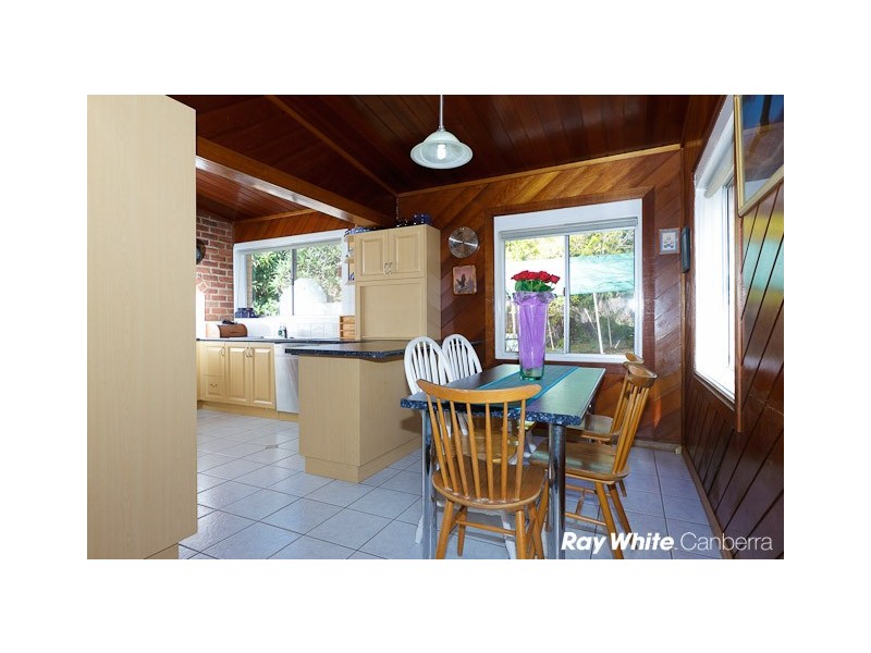 8 Deeban Place, Narrabundah ACT 2604