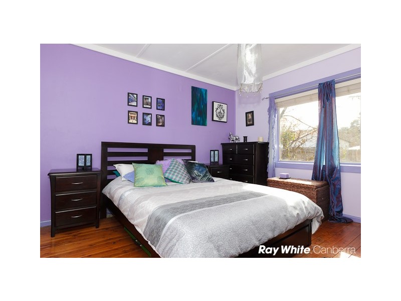 8 Deeban Place, Narrabundah ACT 2604