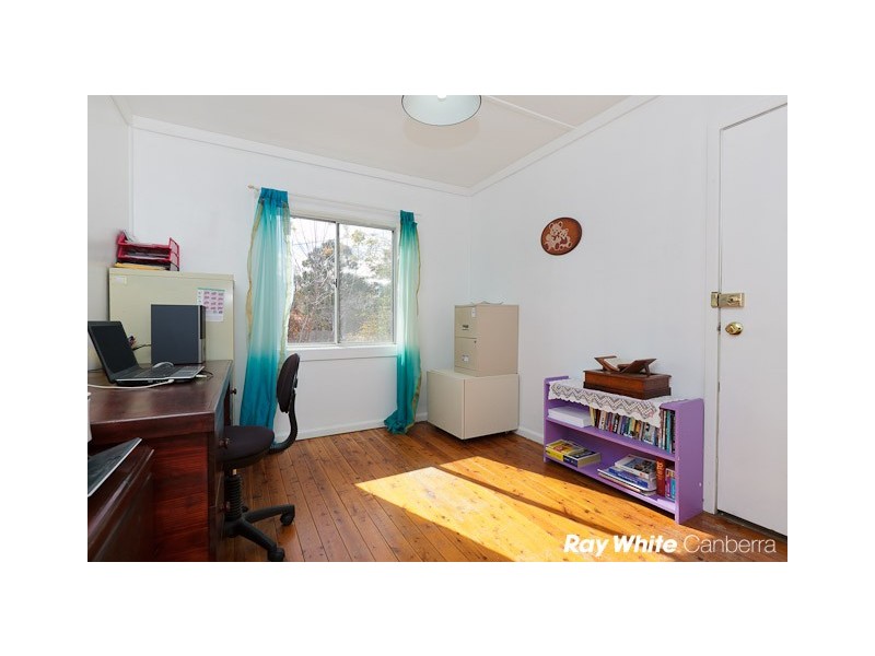 8 Deeban Place, Narrabundah ACT 2604