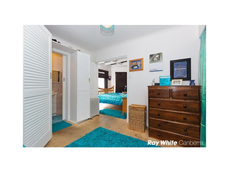 8 Deeban Place, Narrabundah ACT 2604
